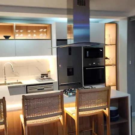 Driftwood Beach Apartment 