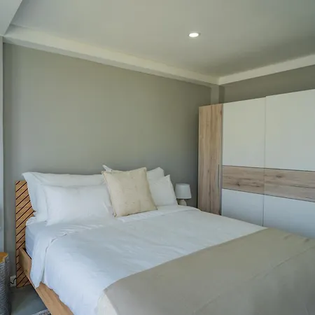 Driftwood Beach Apartment 